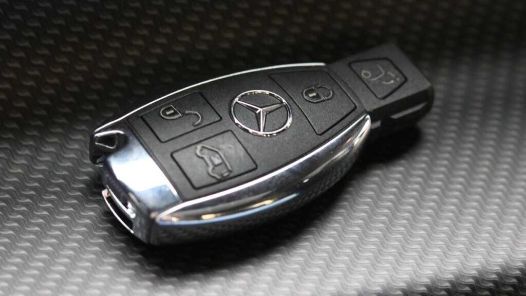Symptoms of a Faulty Ignition Key in a Mercedes